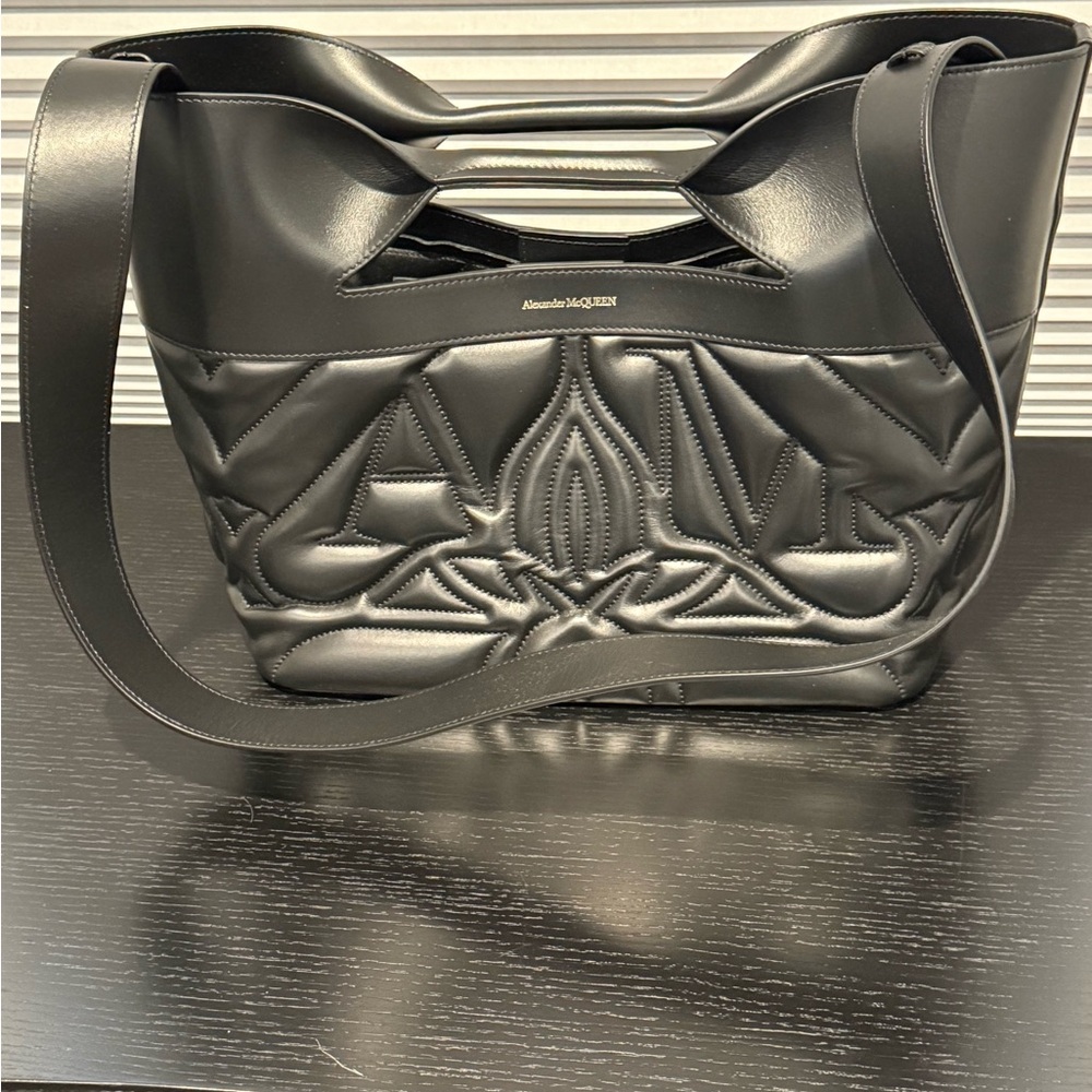 💯% AUTHENTIC ALEXANDER MCQUEEN BAG - Picture 5 of 12